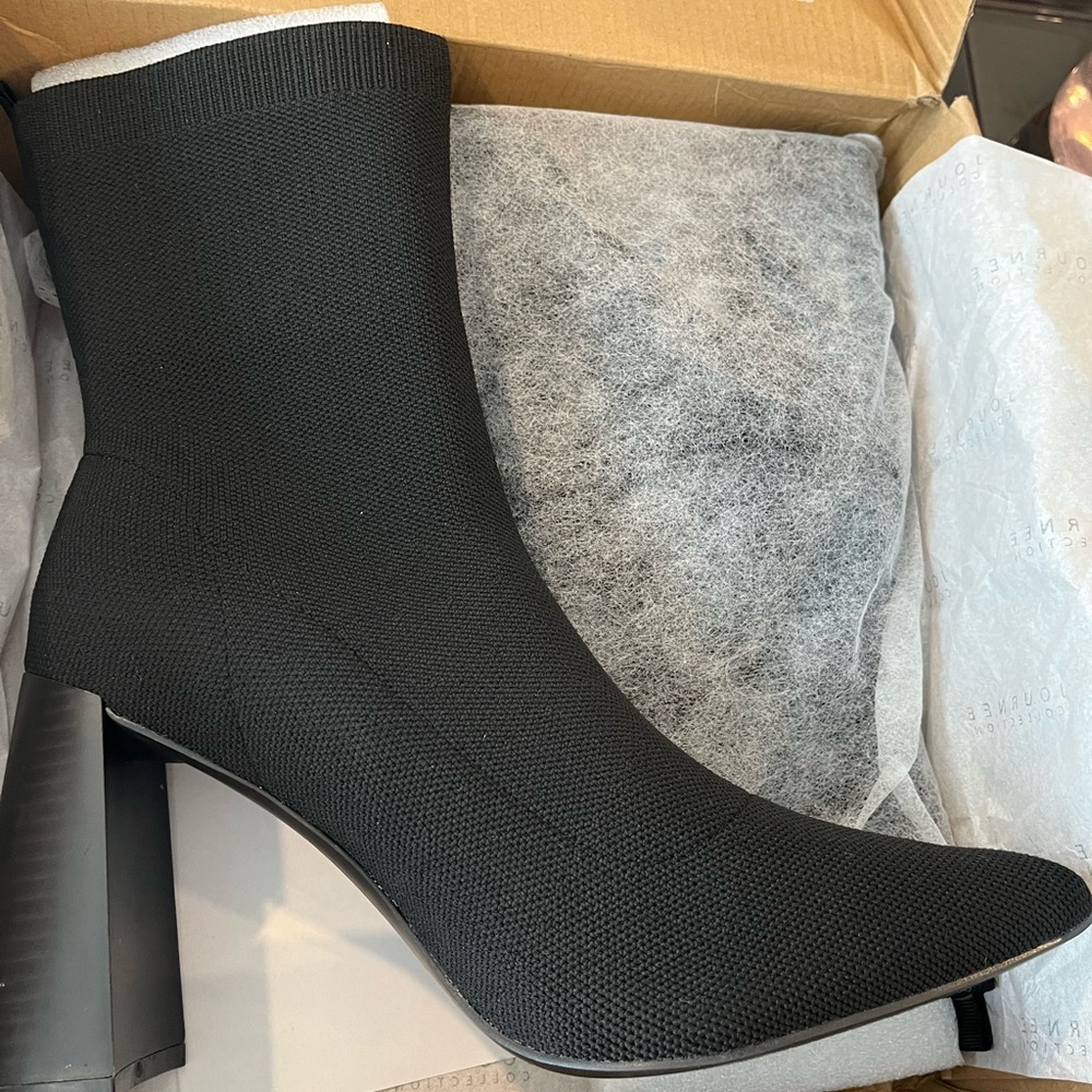 Journee Collection Wide Width Women's Noralinn Booties